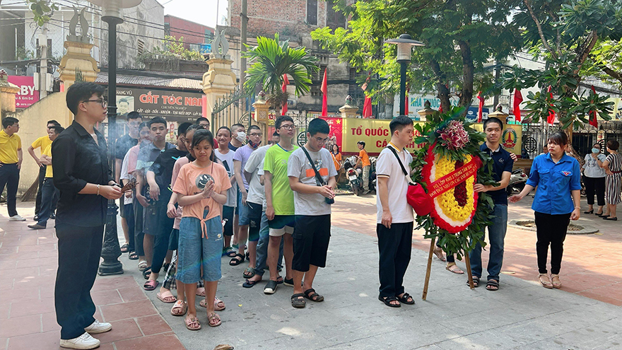 Trung tâm Sao Mai tổ chức chương trình ngoại khóa “Uống nước nhớ nguồn”