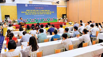 Tập huấn “Nâng cao kiến thức kỹ năng chăm sóc giáo dục tekt cho cán bộ nhân viên làm công tác trợ giúp trẻ khuyết tật”